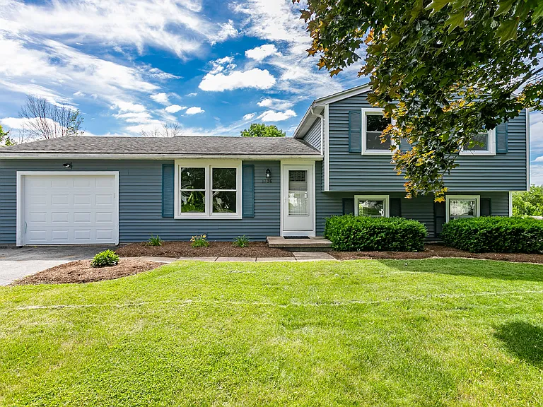 1736 Elmwood Cir — Photo 1