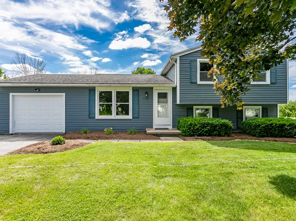 1736 Elmwood Cir, Farmington, NY 14425
