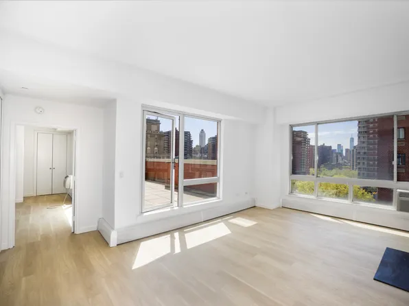 363 W 30th St #1002, New York, NY 10001