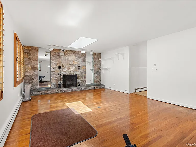 217 Greeley Ave — Photo 3