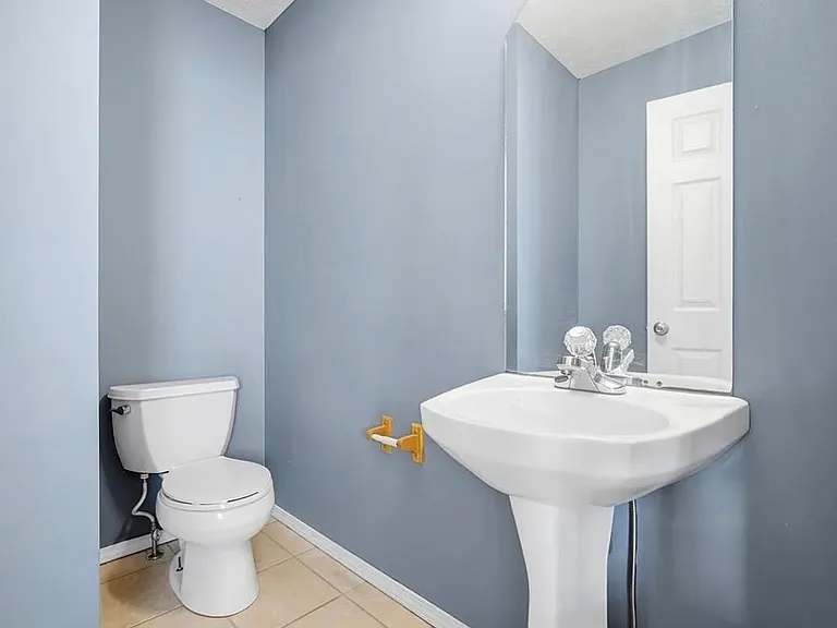 2719 Gill St — Photo 10