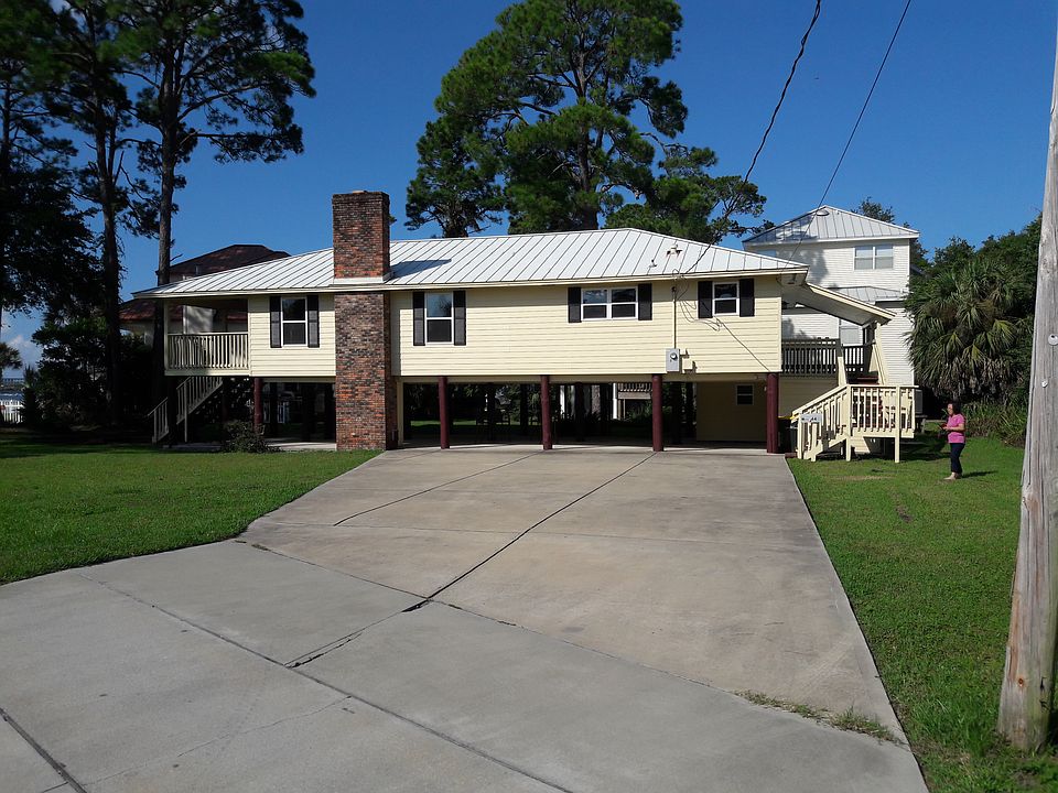 1st image of 44 Bay Dr SE