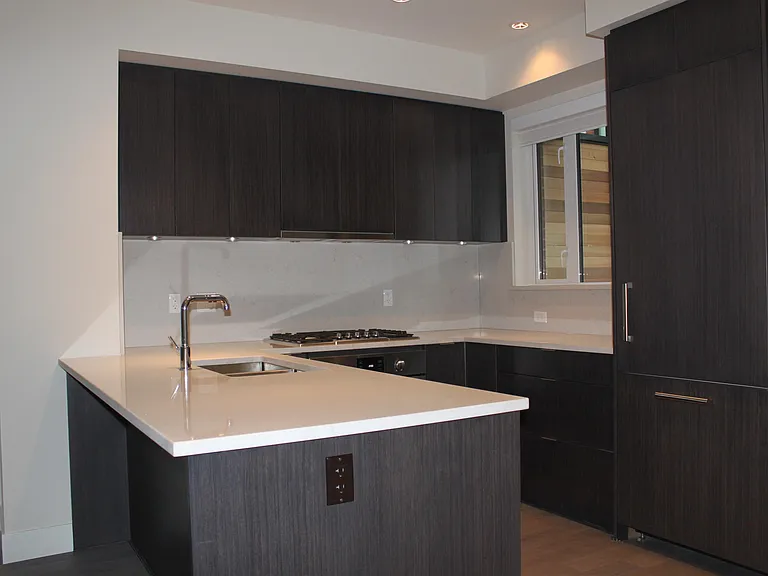 5438 Oak St — Photo 4