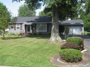 209 S Supinger St, Blanchester, OH 45107