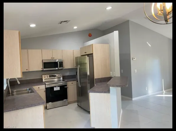 230 1st St NW, Naples, FL 34120