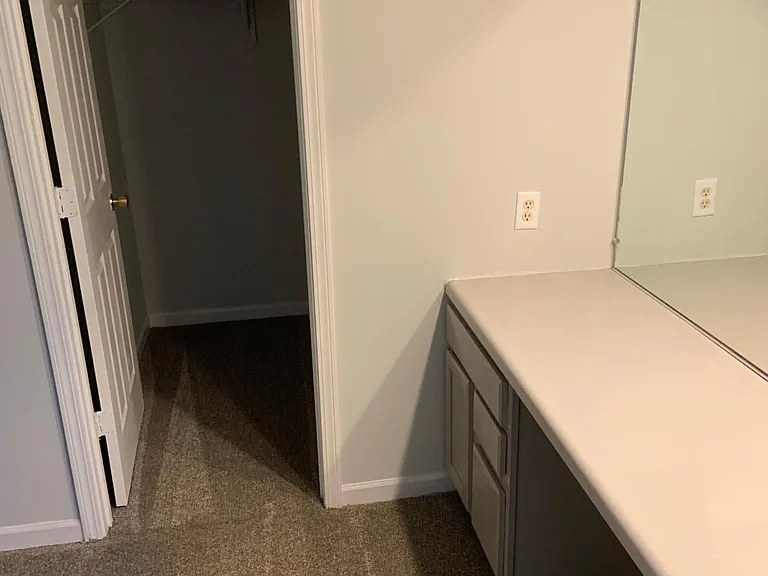 102 W Shelbourne Dr — Photo 2