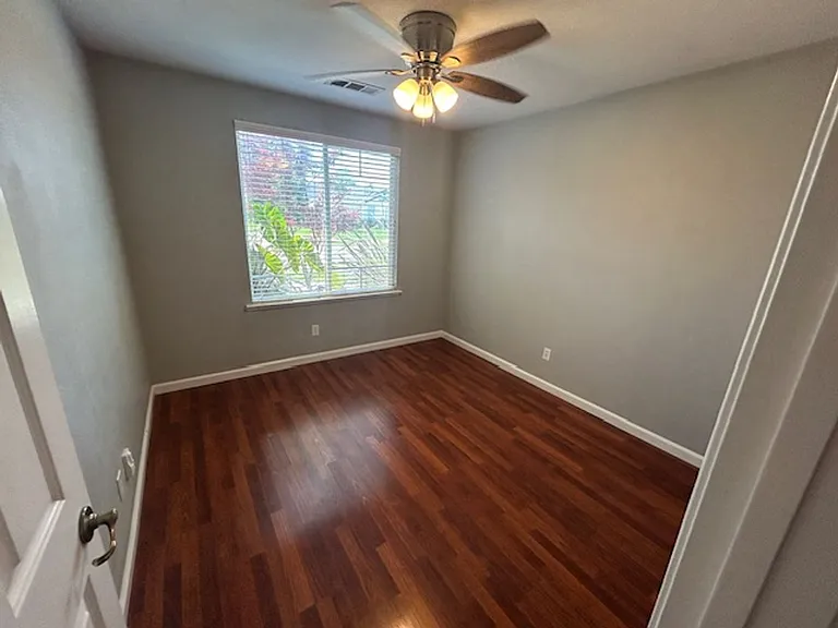 1896 N Matthew Ave — Photo 13