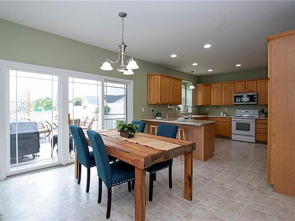 5th image of 1636 Springwood Dr