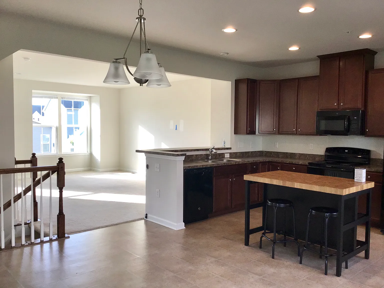 3 bed, 2.5 bath, 2200 sqft, $2,920 — Photo 3