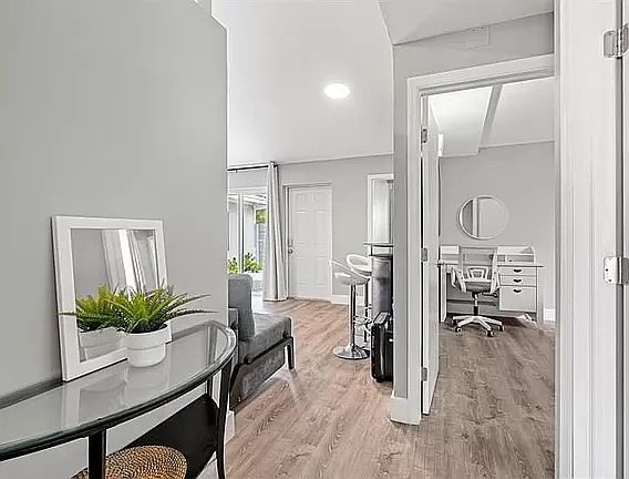 5th image of 2808 Davie Blvd #3
