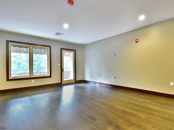 8 White Hall Rd #3, Towaco, NJ 07082