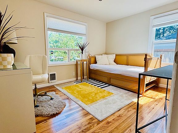 4th image of 5258 S Cloverdale Pl