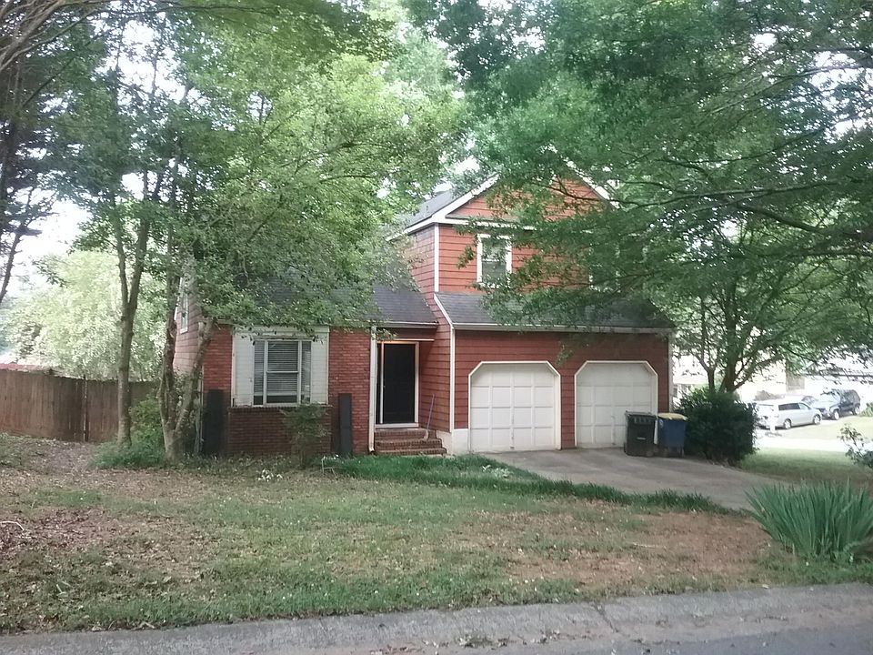 4 bedroom, 2.5 bath, 1768 sq feet, large fenced in yard with