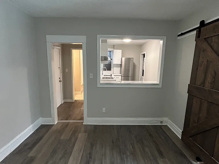 144 Locke St S #3 — Photo 12