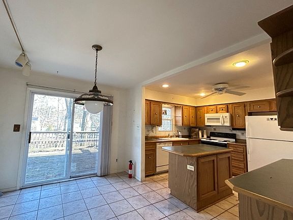 2nd image of 11 Adelphi Trl