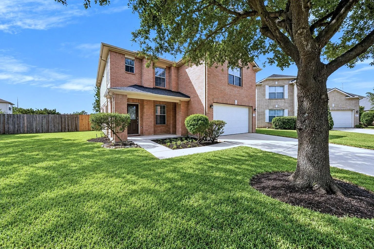 3 bed, 2.5 bath, 2290 sqft, $2,000 — Photo 3