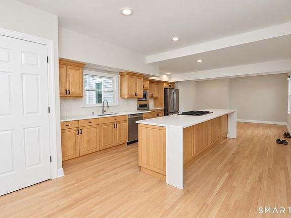 3rd image of 12 Center St