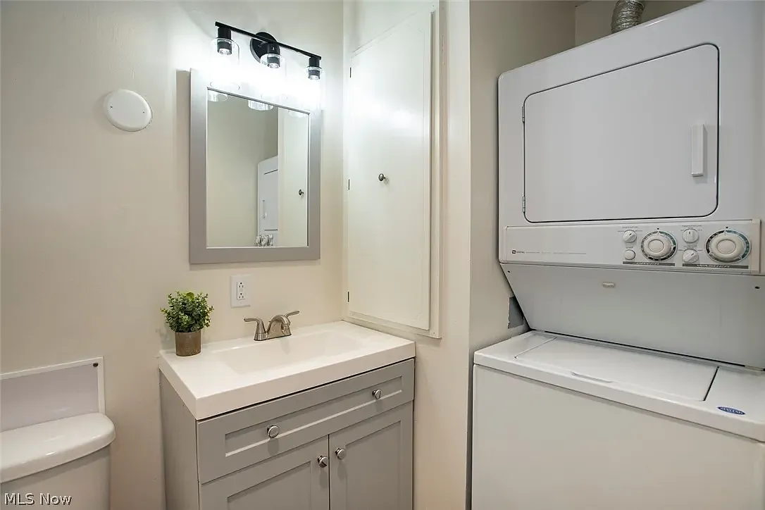 1 bed, 1.5 bath, 980 sqft, $1,400 — Photo 2