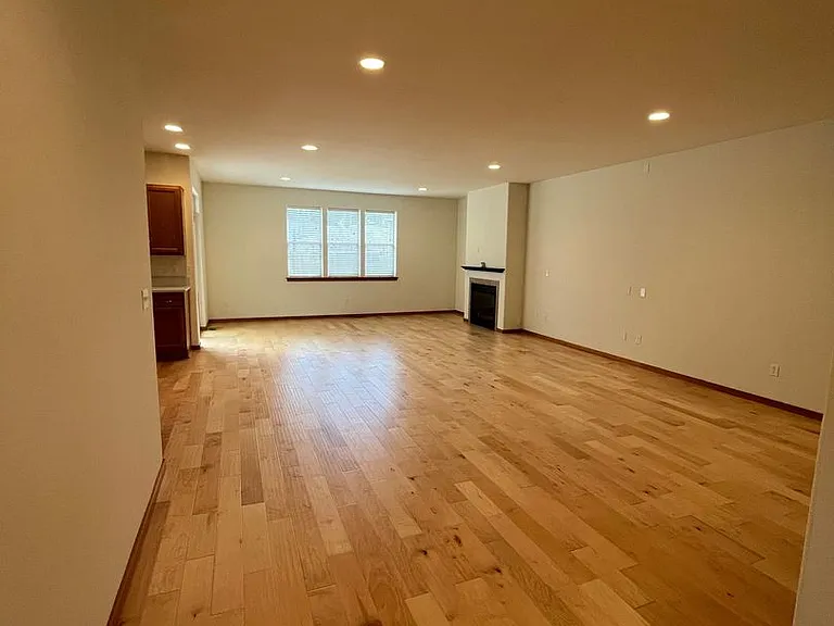 3724 Bristol St — Photo 4