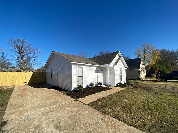 2nd image of 2632 Van Der Veer Dr