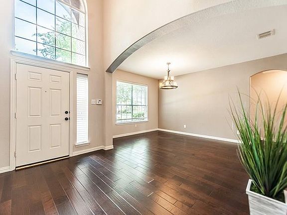 5th image of 1606 Clarke Springs Dr