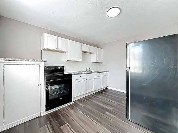 4th image of 944 18th Ave S #B