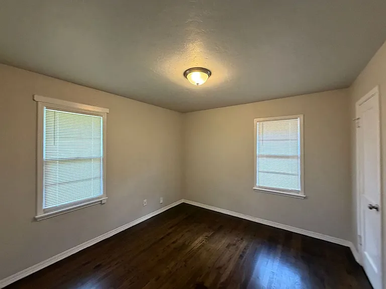 221 E Kerr Dr — Photo 15