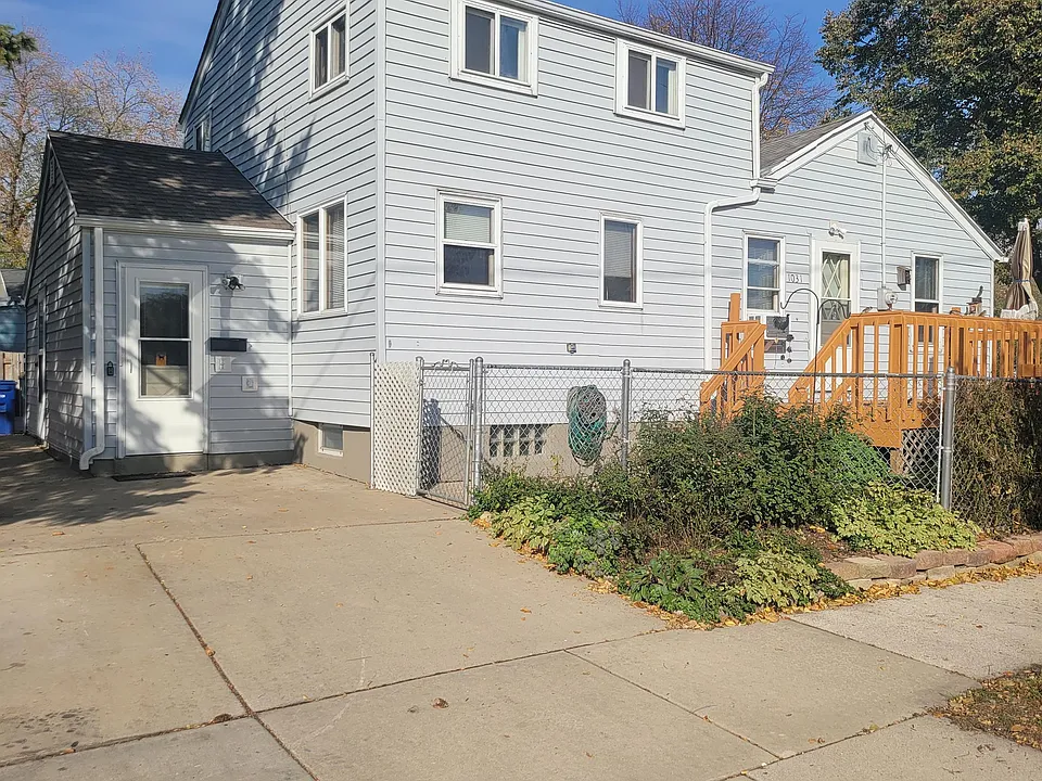 1031 N Clay St