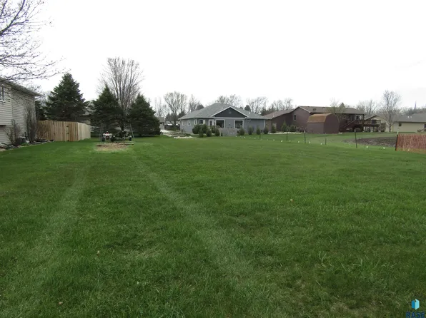 NE 5th St, Madison, SD 57042