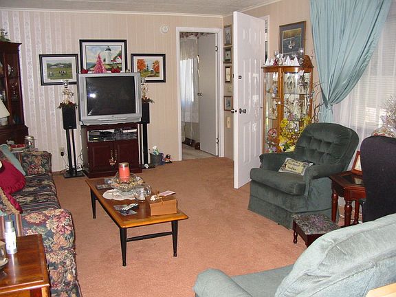 3rd image of 46 Park Ln