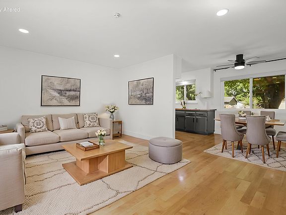 5th image of 3971 Meteor St