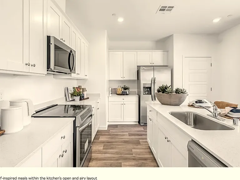 4446 Buckingham Ave — Photo 6