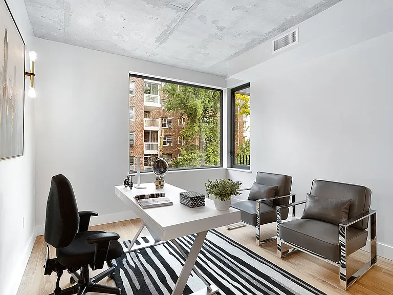 3707 Blackstone Ave #400 — Photo 10