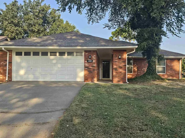 1223 Carriage Dr, Duncan, OK 73533