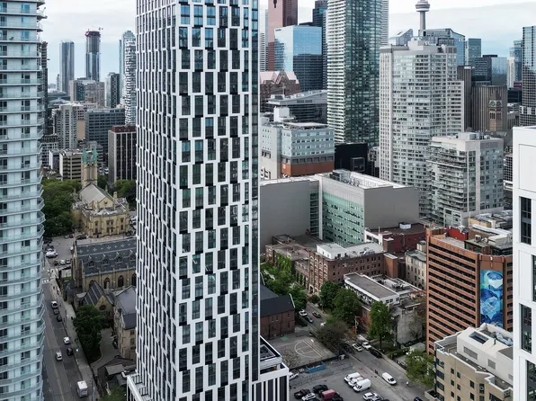 252 Church St #2303, Toronto, ON M5B 0E6