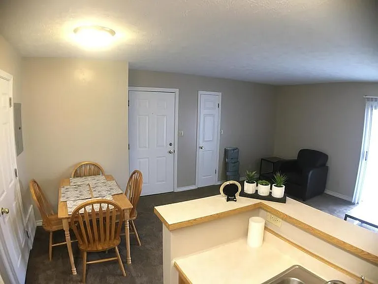 101 Northfield Dr — Photo 6