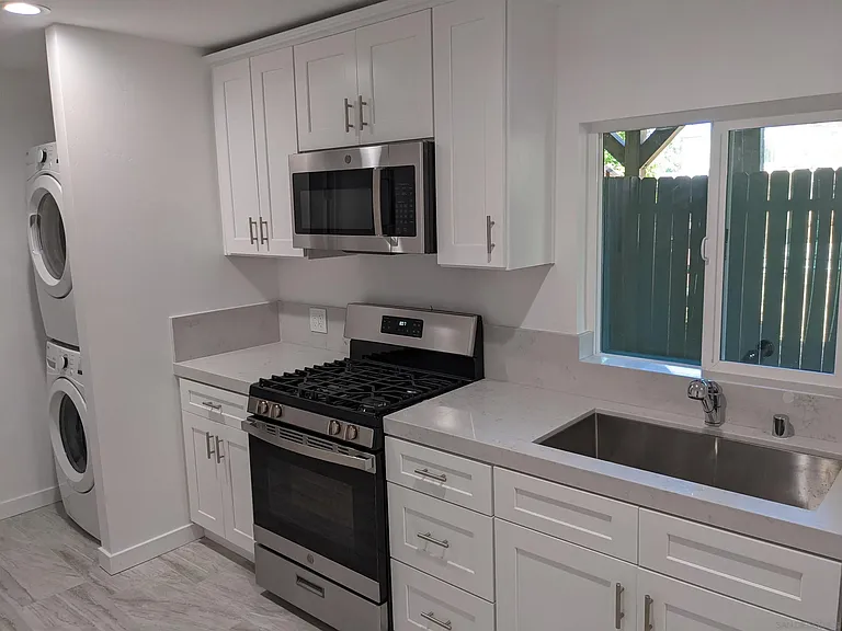 4163 1/2 Marian St — Photo 2