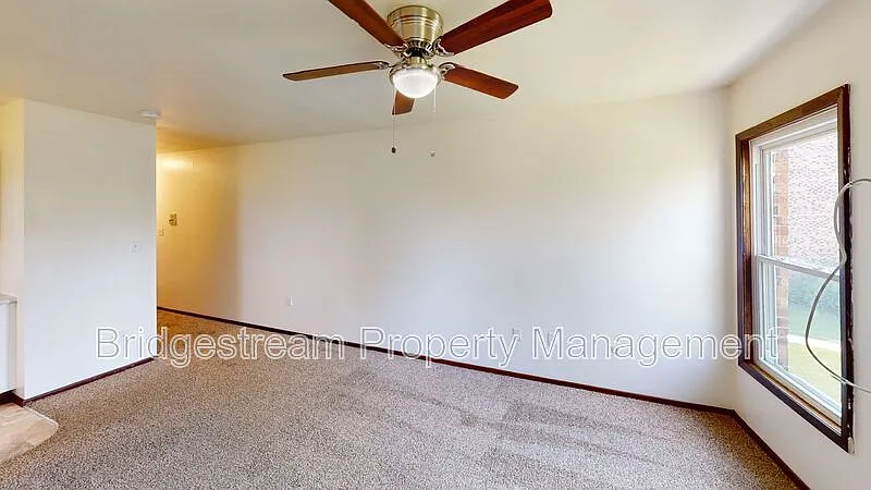 Studio, 1.0 bath, 500 sqft, $695 — Photo 4