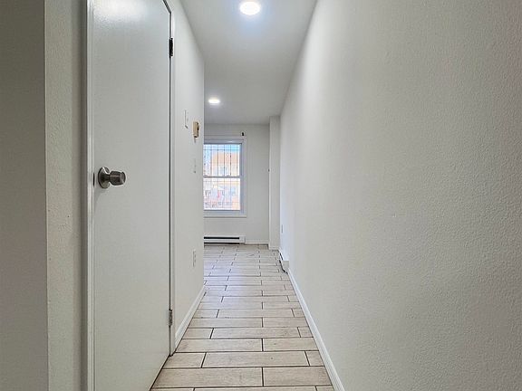 4th image of 373 Whiton St