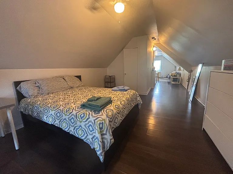 11710 Buckingham Ave — Photo 4