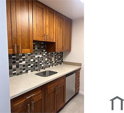 3rd image of 690 Villa St