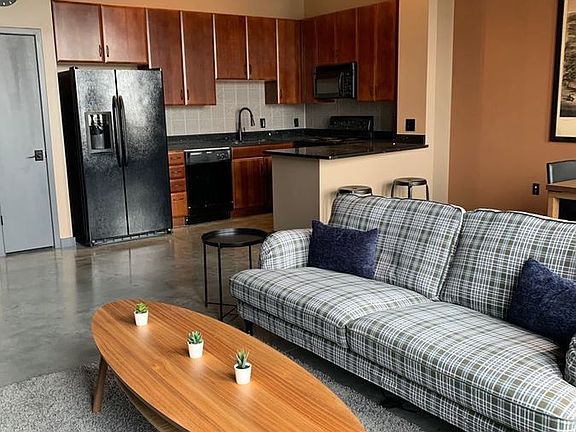 3rd image of 1635 Washington Ave APT 904
