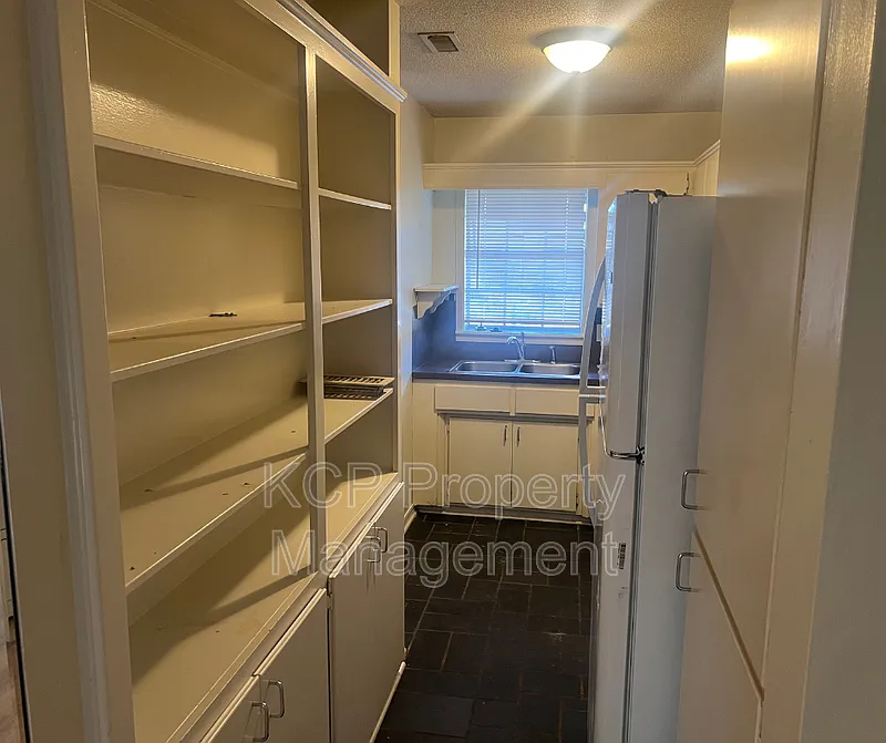 2 bed, 1.5 bath, 1024 sqft, $875 — Photo 3