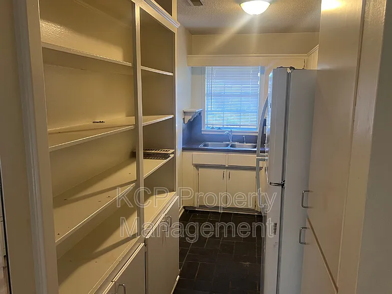 2820 S O St — Photo 3