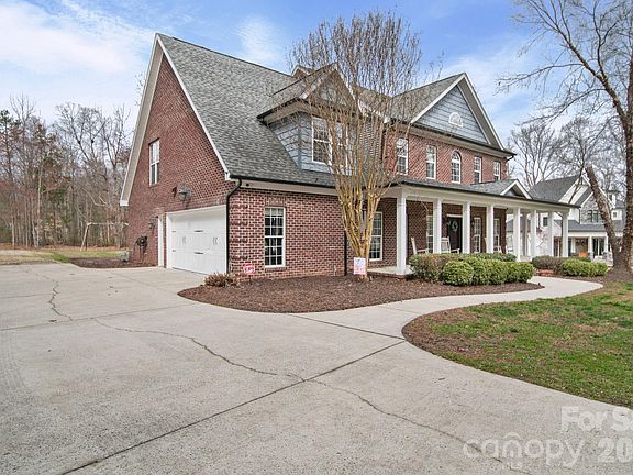 3rd image of 433 Laurel Crest Dr