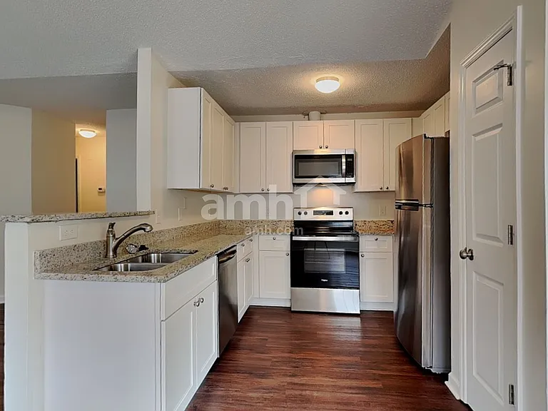 4705 Silverdene St — Photo 3