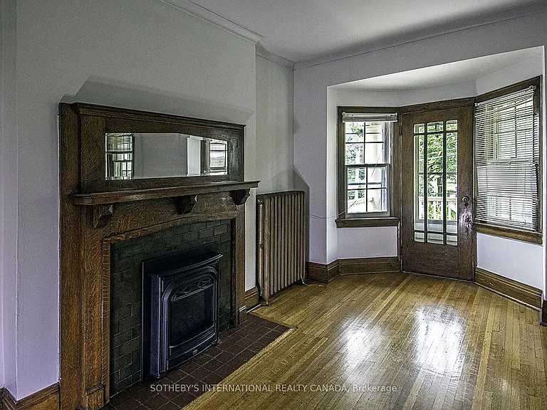 19 Melgund Rd #UPPER — Photo 2
