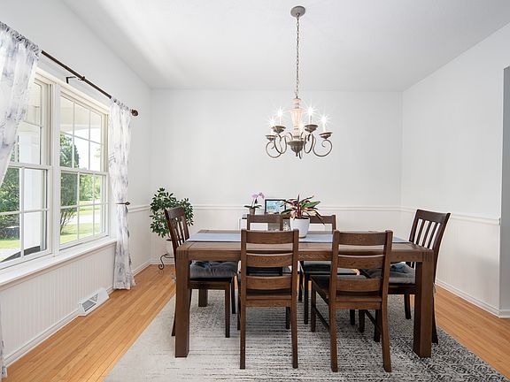 5th image of 19 Waverly Pl