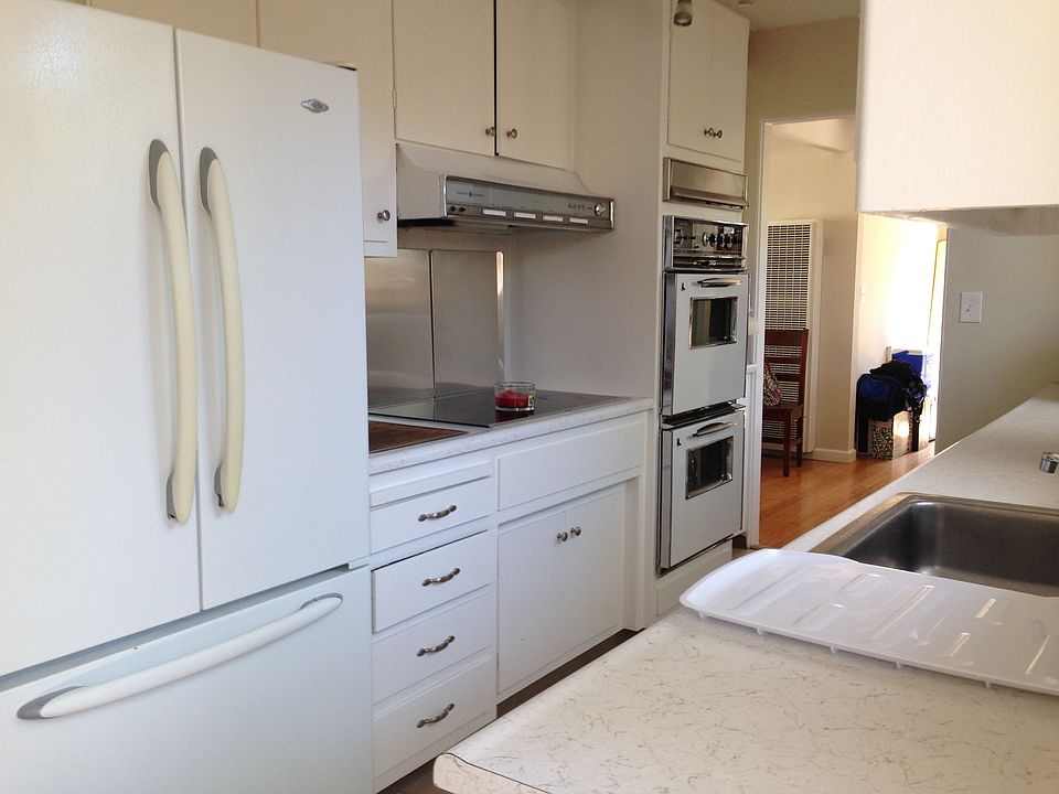 2nd image of 3030 Cowper St