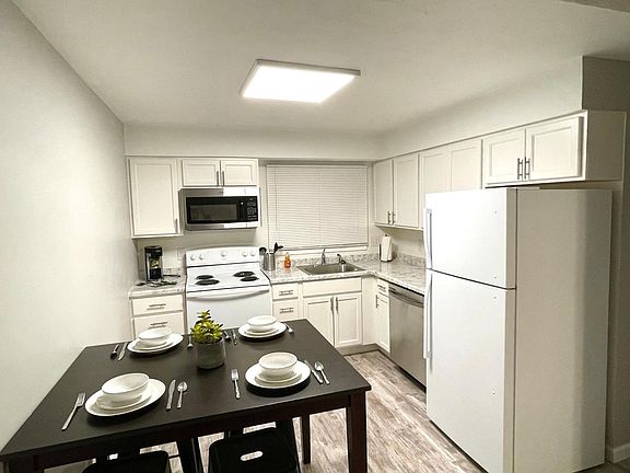 4th image of 2602 N Bennett St #2